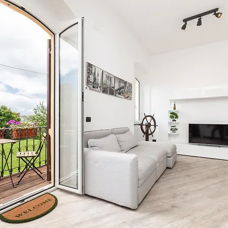 Spacious 3-Bedroom Apartment - 10 Min To City Center & 5 Min To Gaslini Hospital Genua Exterior foto