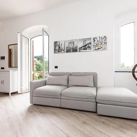 Spacious 3-Bedroom Apartment - 10 Min To City Center & 5 Min To Gaslini Hospital Genua Exterior foto