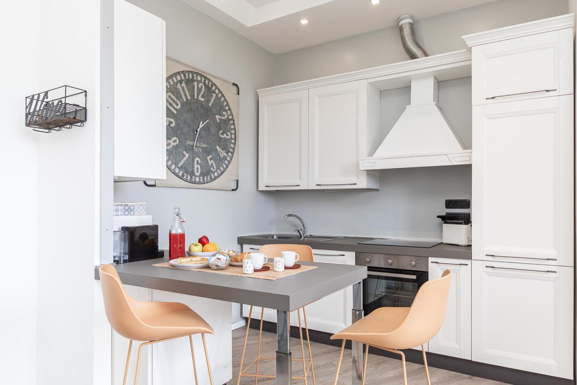 Spacious 3-bedroom - 10 Min To Center & 5 Min To Gaslini Hospital Apartment Genua
