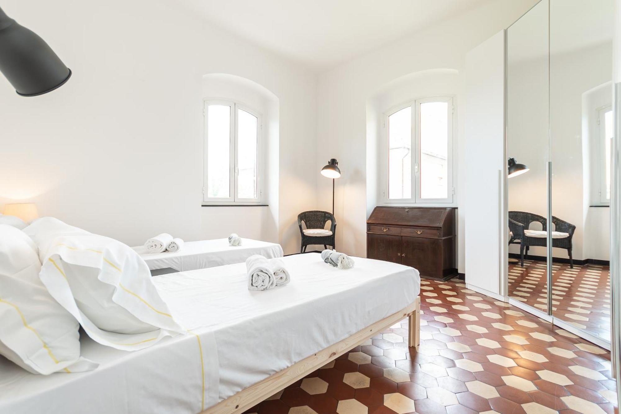Spacious 3-bedroom - 10 Min To Center & 5 Min To Gaslini Hospital Apartment